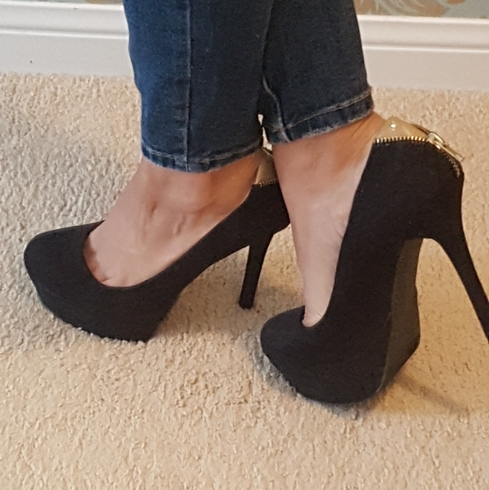 Blck high heels